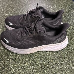 USED LIKE NEW Men’s Hoka Arahi 6 Black size 11.5D